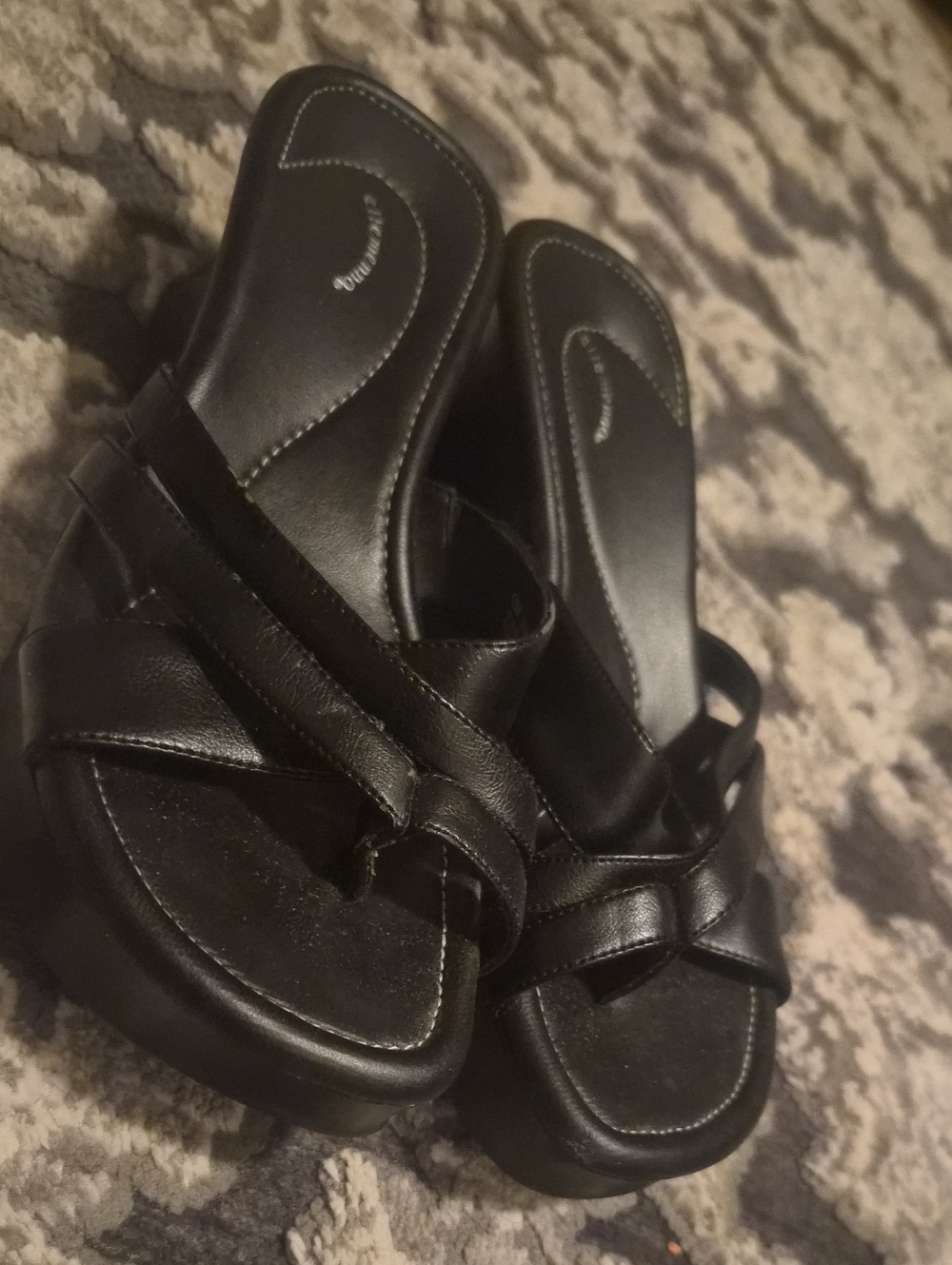 ellemenno Black Strappy Slide Sandals